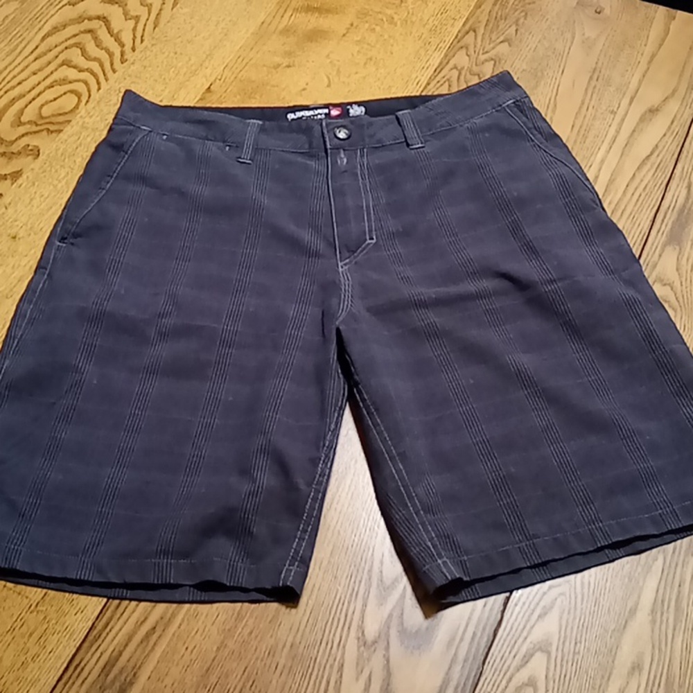 Quiksilver Mens Shorts 31 WAIST Preowned Used Summer Beach AMPHIBIANS Vacation